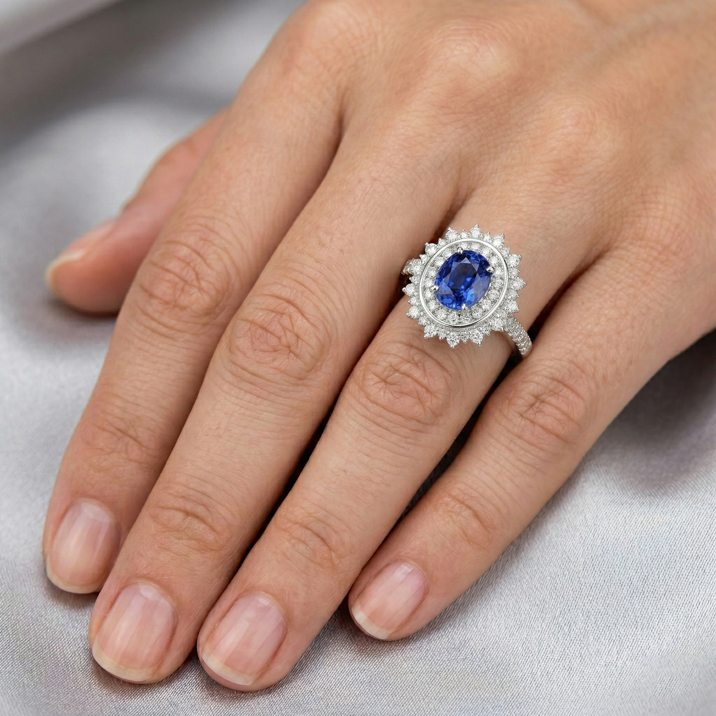 Anello doppio alone con castone ovale a stella in zaffiro blu da 4 carati