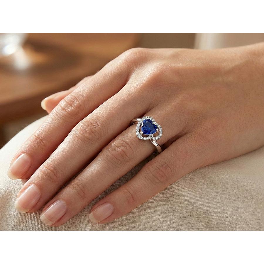 Anello in oro bianco con cuore e diamanti rotondi dello Sri Lanka da 1,85 ct.