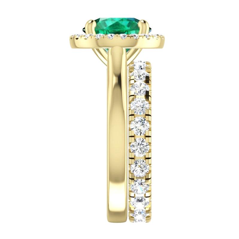 Anello in oro giallo con smeraldo verde rotondo