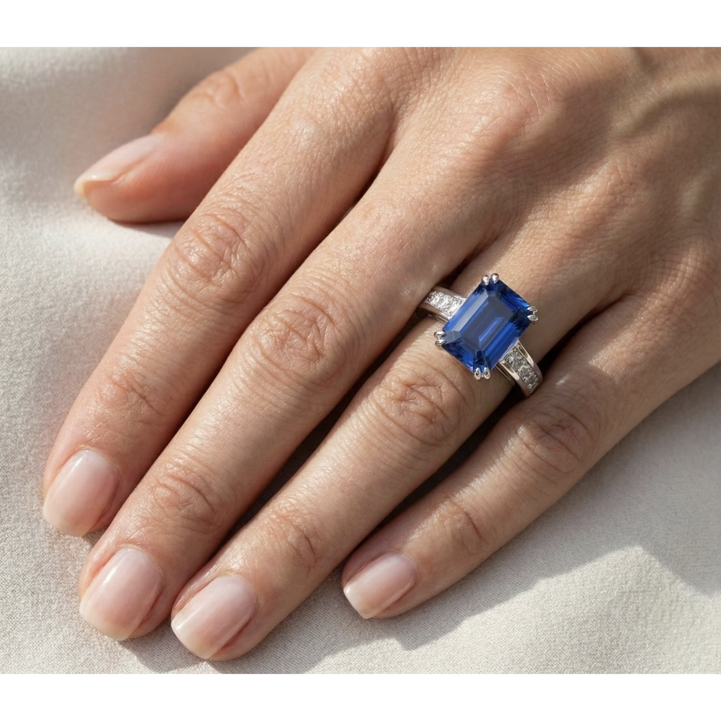 Anello solitario smeraldo zaffiro Ceylon con accenti principessa 5 carati