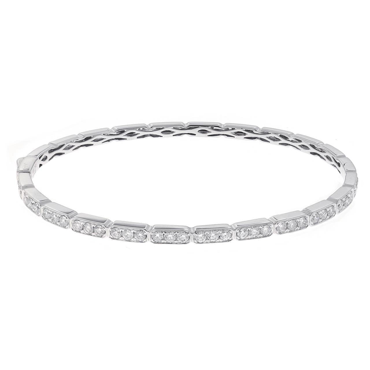 Bracciale Rigido Rotondo Con Micro Pavé Di Vero Diamanti Da 4 Carati In Oro Bianco 14K