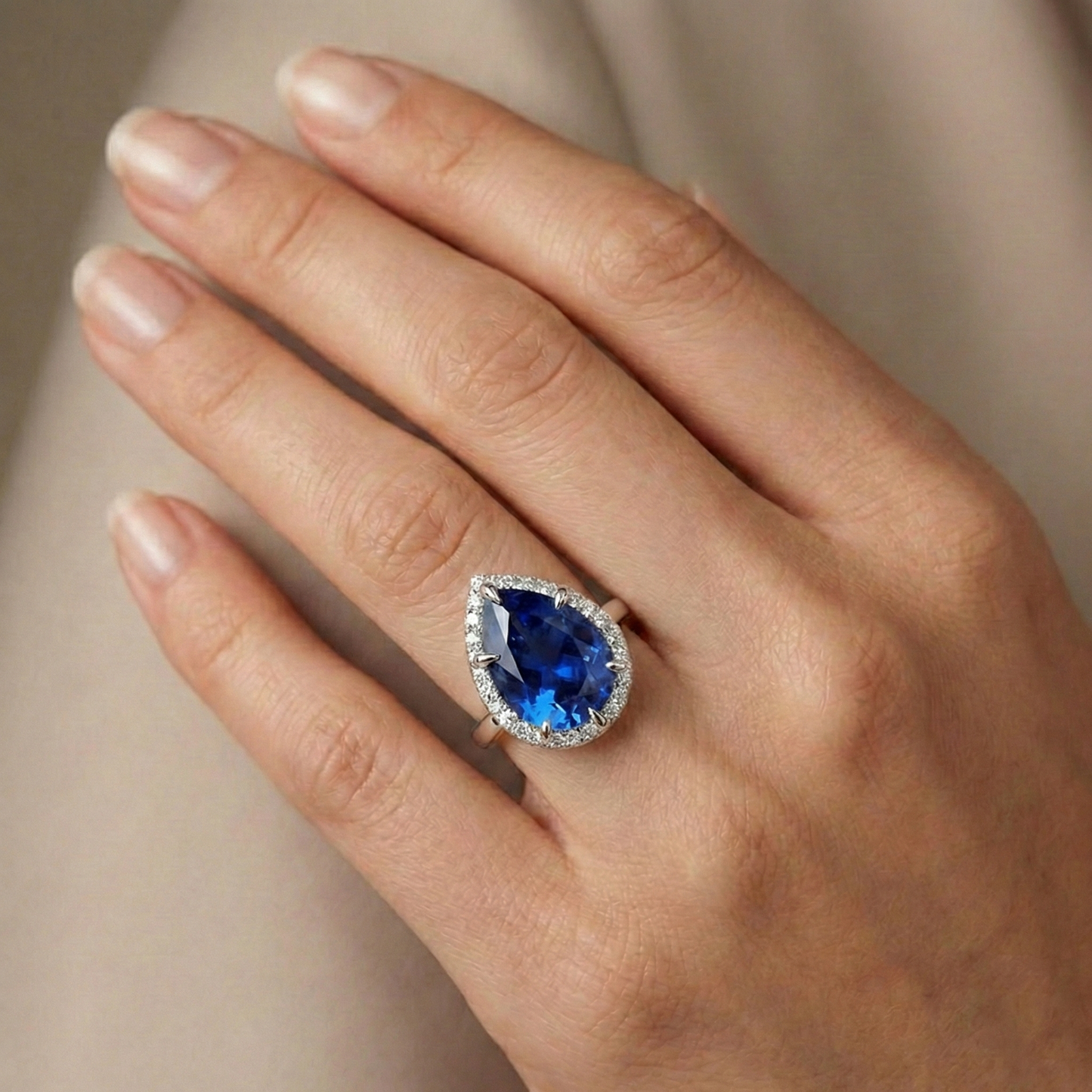 vero pear diamante 6.75carati anello su bianco