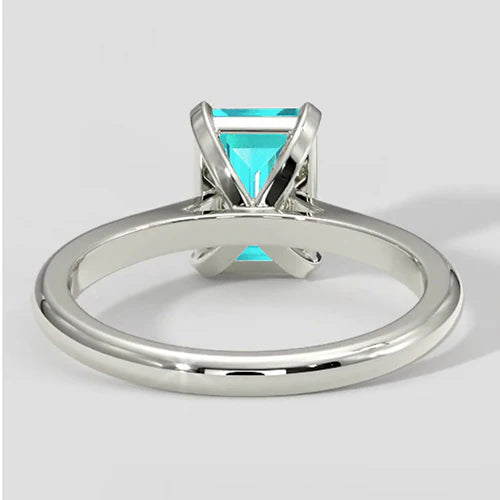 Classico anello Paraiba taglio smeraldo da 2 carati