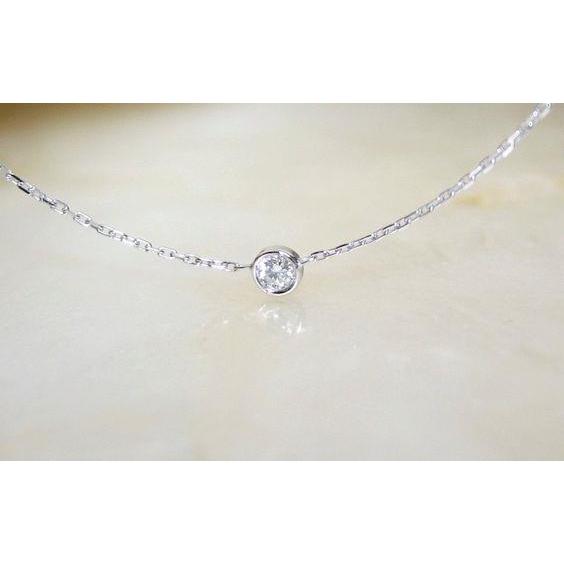 Collana Con Ciondolo A Castone Con Naturale Diamante Rotondo Da 1,25 Carati In Oro Bianco 14K