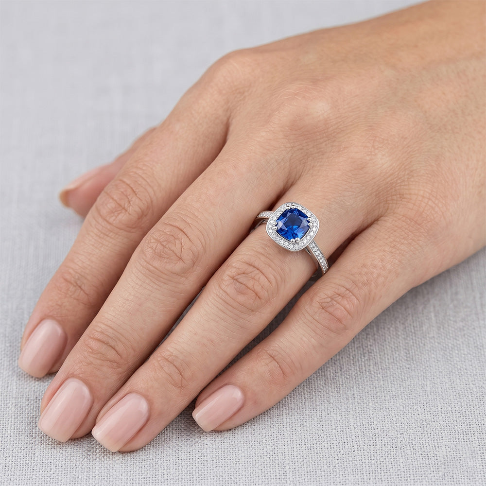 Cuscino Sri Lanka Anello con zaffiro blu e diamante in oro massiccio 1,70 ct
