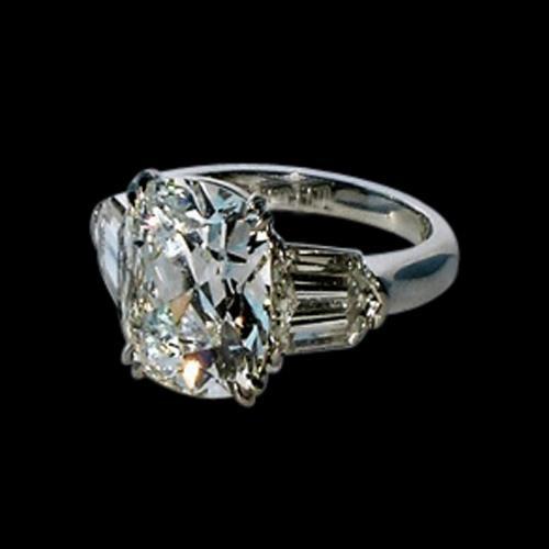 Cuscino Da Donna E Naturale Diamante Baguette 1.9 Ct. Anello Con Tre Pietre In Oro Bianco