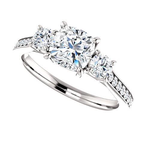 Genuino Anello Di Fidanzamento Con 3 Pietre A Cuscino Da 1.90 Ct. In Oro Bianco