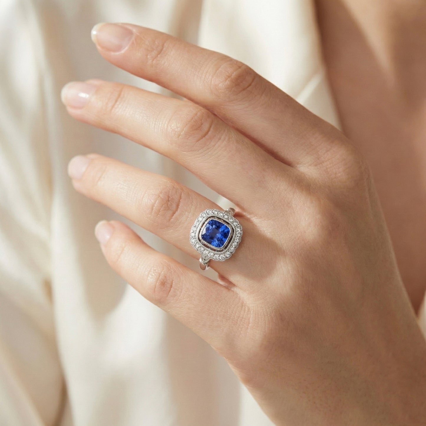 Gioielli Art Nouveau Nuovo anello da donna con zaffiro di Ceylon e diamante