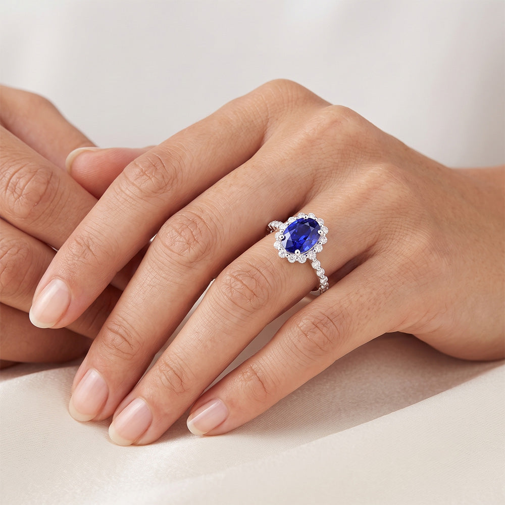 Halo Diamond Ring Flower Style Sri Lankan Zaffiro 4 Carati