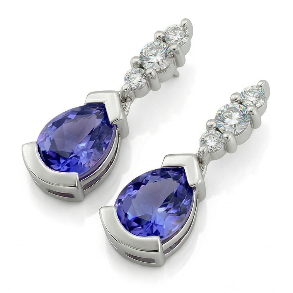 Orecchini con pera e zaffiro di Ceylon taglio rotondo da 4.60 ct con diamanti