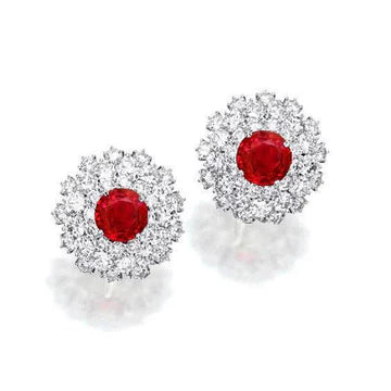 Orecchini a lobo in oro bianco 14K con rubini a taglio rotondo rosso e diamanti da 4 Ct