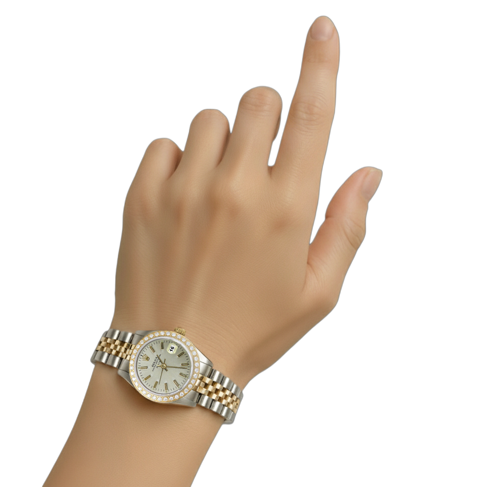 Orologio Rolex con lunetta in diamanti e quadrante bianco a bastoncino, bracciale giubileo bicolore P2