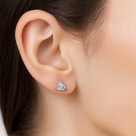 Splendido Orecchino Da Donna In Oro Bianco Con Naturale Diamante Taglio Trilliant 2 Carati