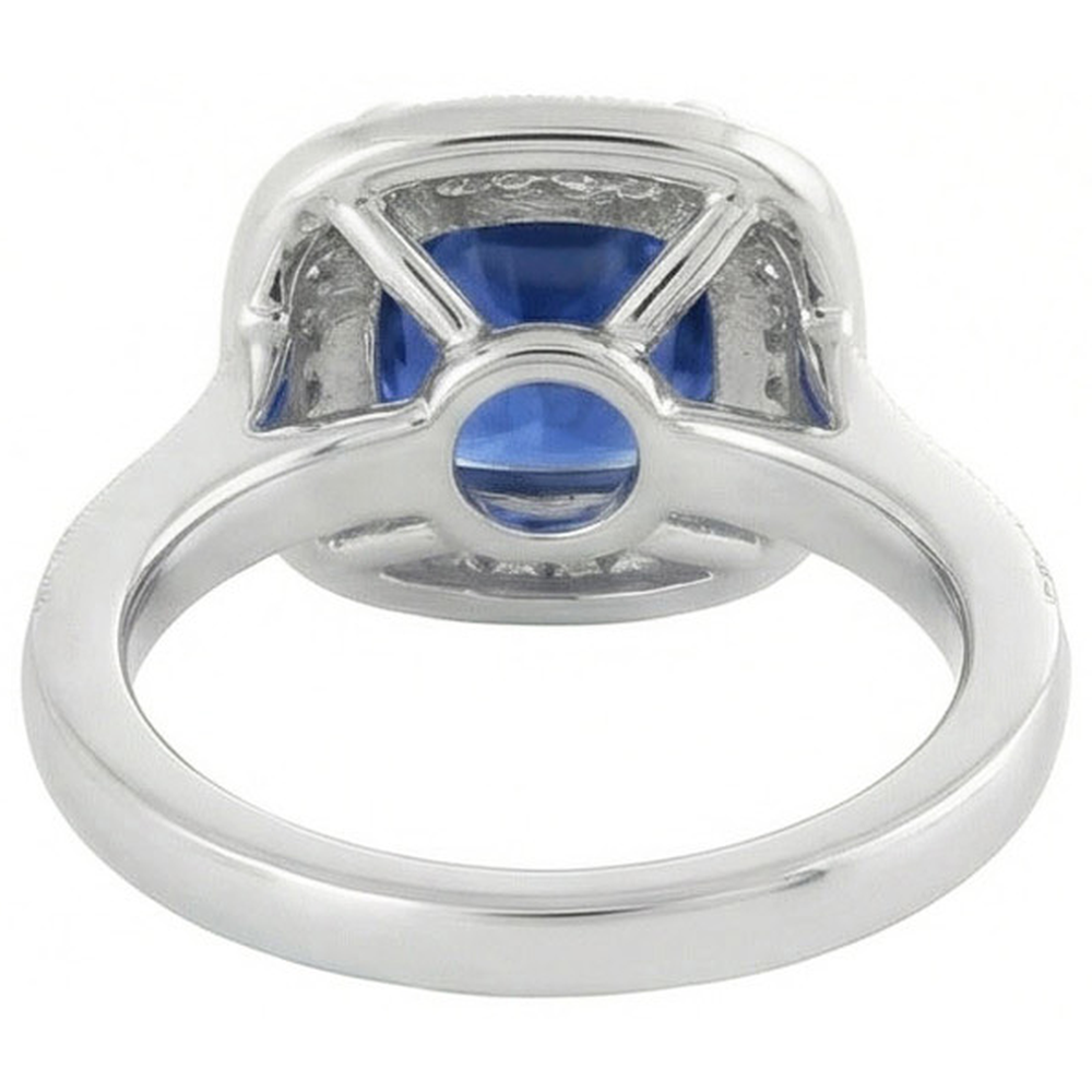 anello con zaffiro di Ceylon da 2,60 ct e diamanti in oro bianco 14 carati