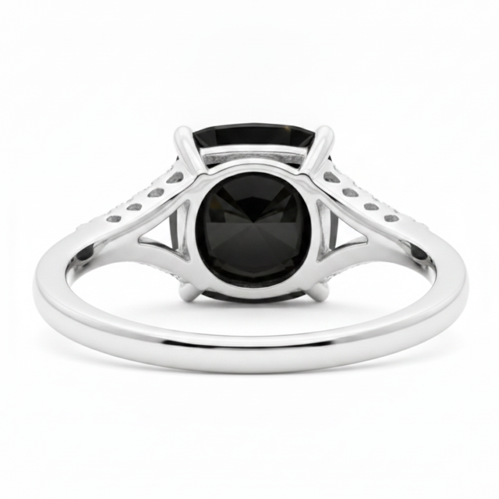 Anello con Diamante Nero Naturale Taglio Cuscino da 3,2 Carati Pavé Cattedrale in Oro Bianco 14K