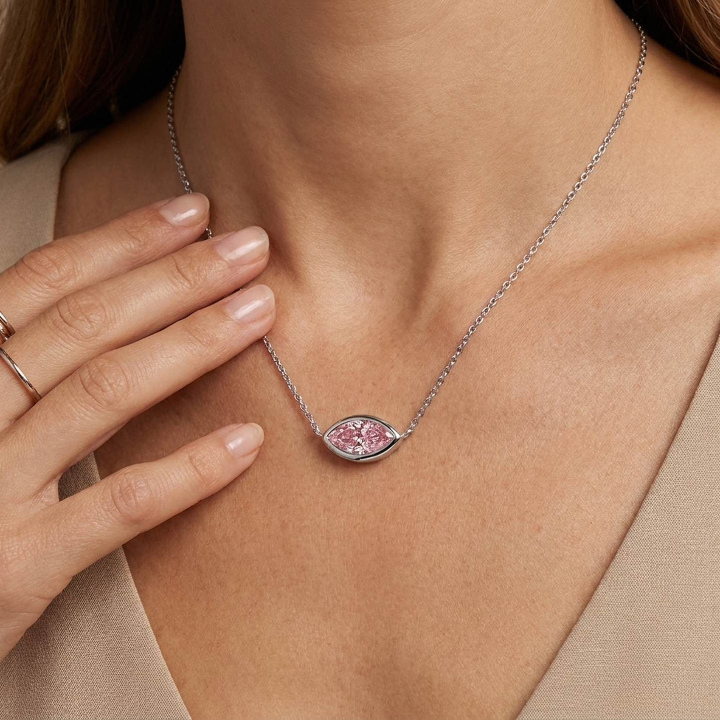 Collana con diamante rosa taglio marquise da 2 carati