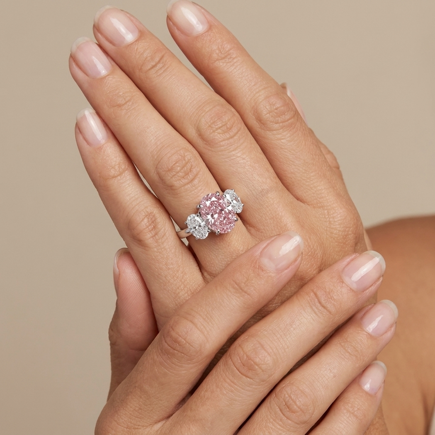 Anello con diamante rosa taglio ovale da 4,2 carati