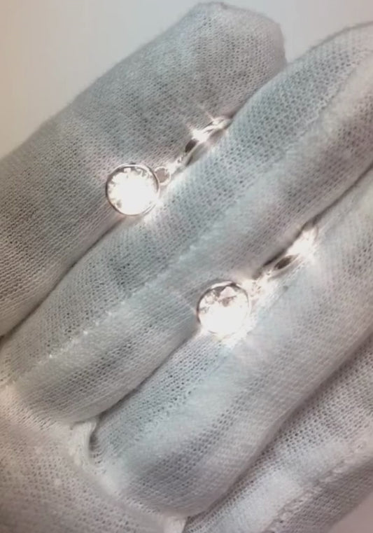 Orecchini con castone a goccia Coppia di diamanti rotondi 0.50 carati Oro bianco 14K