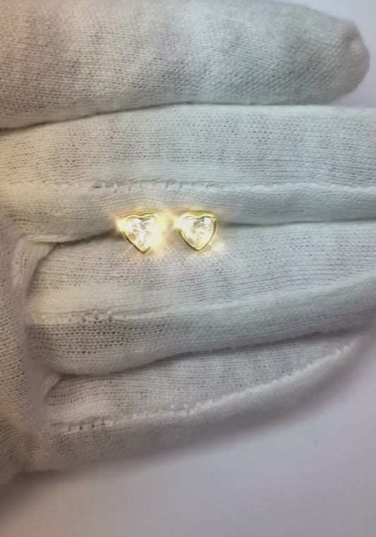 Diamanti Cuore Orecchini a Bottone Lunetta Set Oro Giallo
