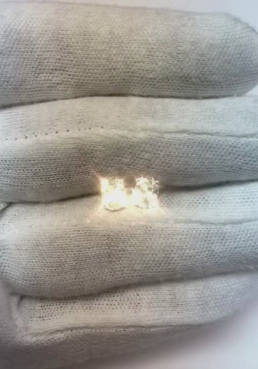 Orecchino da donna in oro bianco 14K con diamante taglio ovale da 1.40 carati