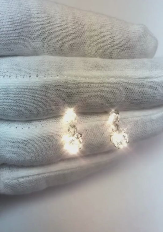 Coppia di orecchini pendenti con diamanti brillanti rotondi scintillanti da 2.40 carati