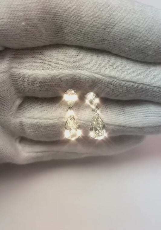 Orecchino da donna in oro bianco 14K con goccia di diamante di 4.70 carati