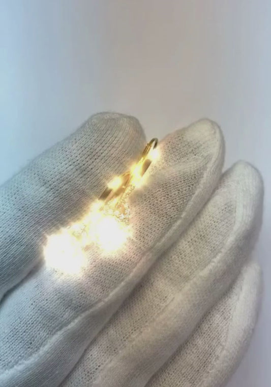 3.51 Ct. Orecchini in oro bianco con fondo a leva con diamanti a taglio radiante
