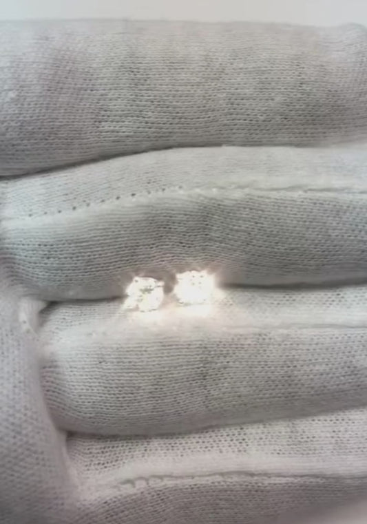 Orecchini in oro bianco con diamante rotondo solitario da 1,5 carati