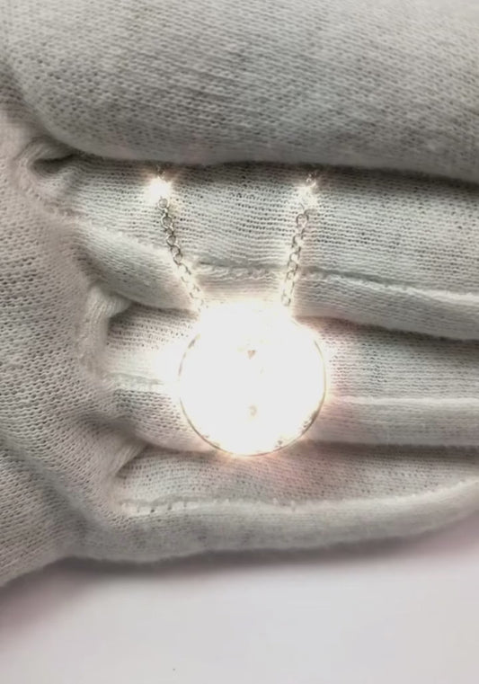 Collana con pendente centrale con diamanti taglio rotondo da 5,50 carati e oro bianco 14K