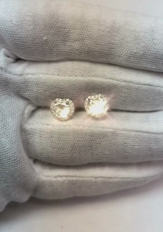 Orecchino a bottone a forma di cuore con diamante taglio rotondo da 2,40 carati in oro bianco 14 carati