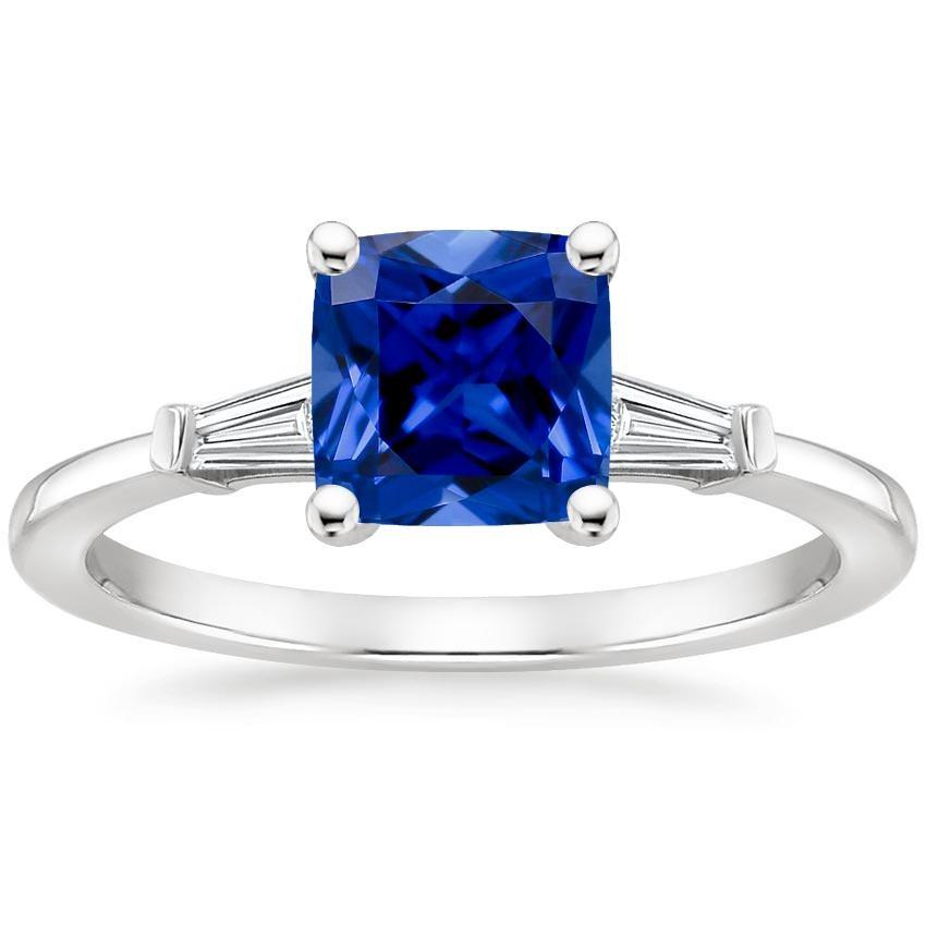Anello 3 pietre con zaffiri a cuscino blu e diamanti baguette 2.75 carati Nuovo - harrychadent.it