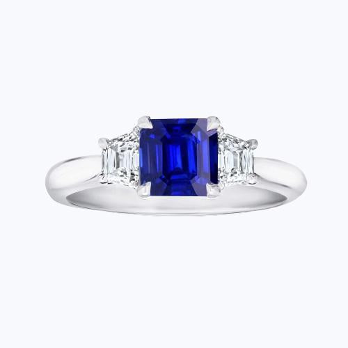 Anello 3 pietre con zaffiro blu taglio Asscher e diamanti trapezoidali 2 carati - harrychadent.it