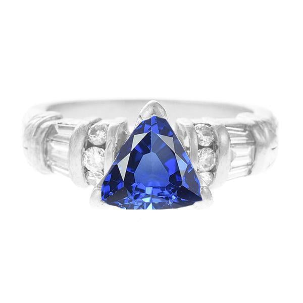 Anello con gemme trilioni di zaffiri baguette e diamanti rotondi 2.50 carati - harrychadent.it