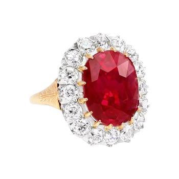 Anello con rubino ovale da 4,70 ct con diamanti in oro bicolore 14K - harrychadent.it