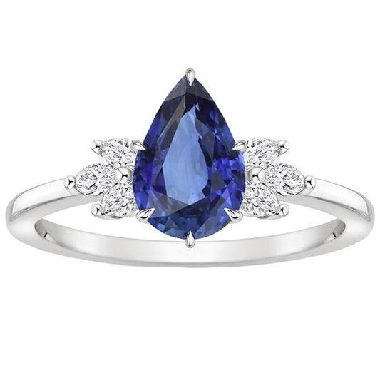 anello con zaffiro blu e diamanti