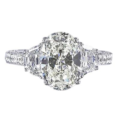 Anello di fidanzamento in oro bianco stile tre pietre con diamante ovale da 4.51 carati - harrychadent.it
