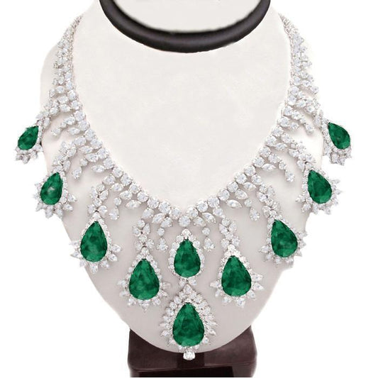 Collana con grande smeraldo verde e diamanti bianchi 228,35 carati Novità - harrychadent.it