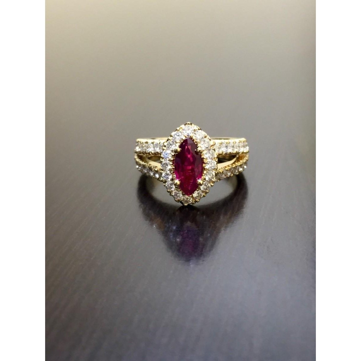Fede nuziale in oro giallo con diamanti e rubino rosso marchese 3.25 carati 14K - harrychadent.it