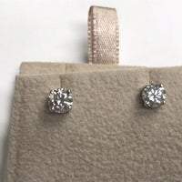 Orecchini a lobo con diamanti rotondi da 1 carato - harrychadent.it