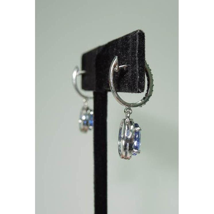 Orecchini circolari pendenti con tanzanite ovale da 3.64 carati e diamanti rotondi - harrychadent.it