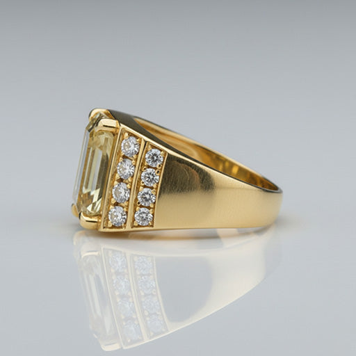Diamante Fine Taglio Smeraldo Anello Uomo in 10K Yellow Gold – vista laterale
