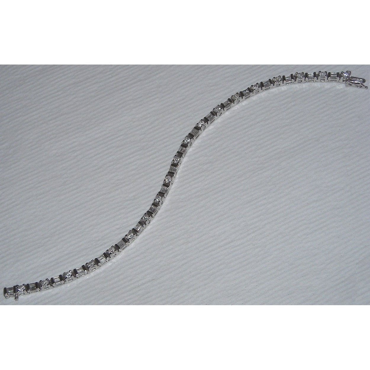 11.40 Ct. Bracciale Tennis WG Baguettes & Vero Diamanti Tondi