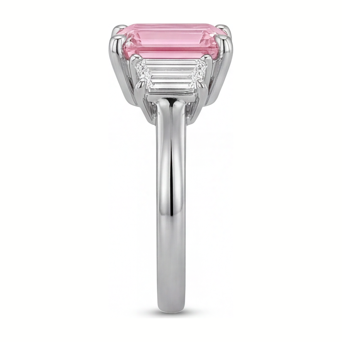 Anello a Tre Pietre Liscio con Diamante Rosa da Laboratorio Taglio Smeraldo da 2,5 Carati in Oro Bianco 14K