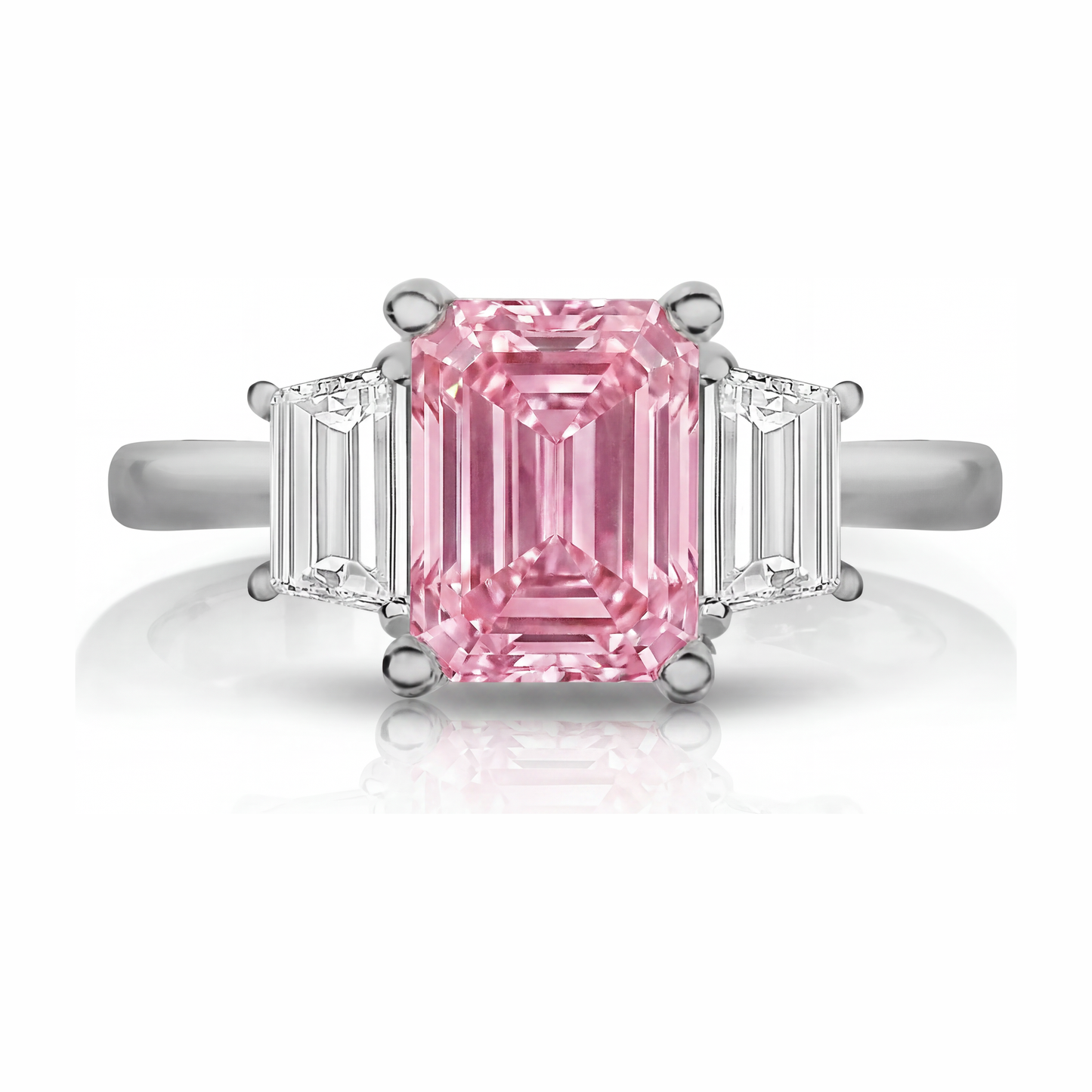 Anello a Tre Pietre Liscio con Diamante Rosa da Laboratorio Taglio Smeraldo da 2,5 Carati in Oro Bianco 14K