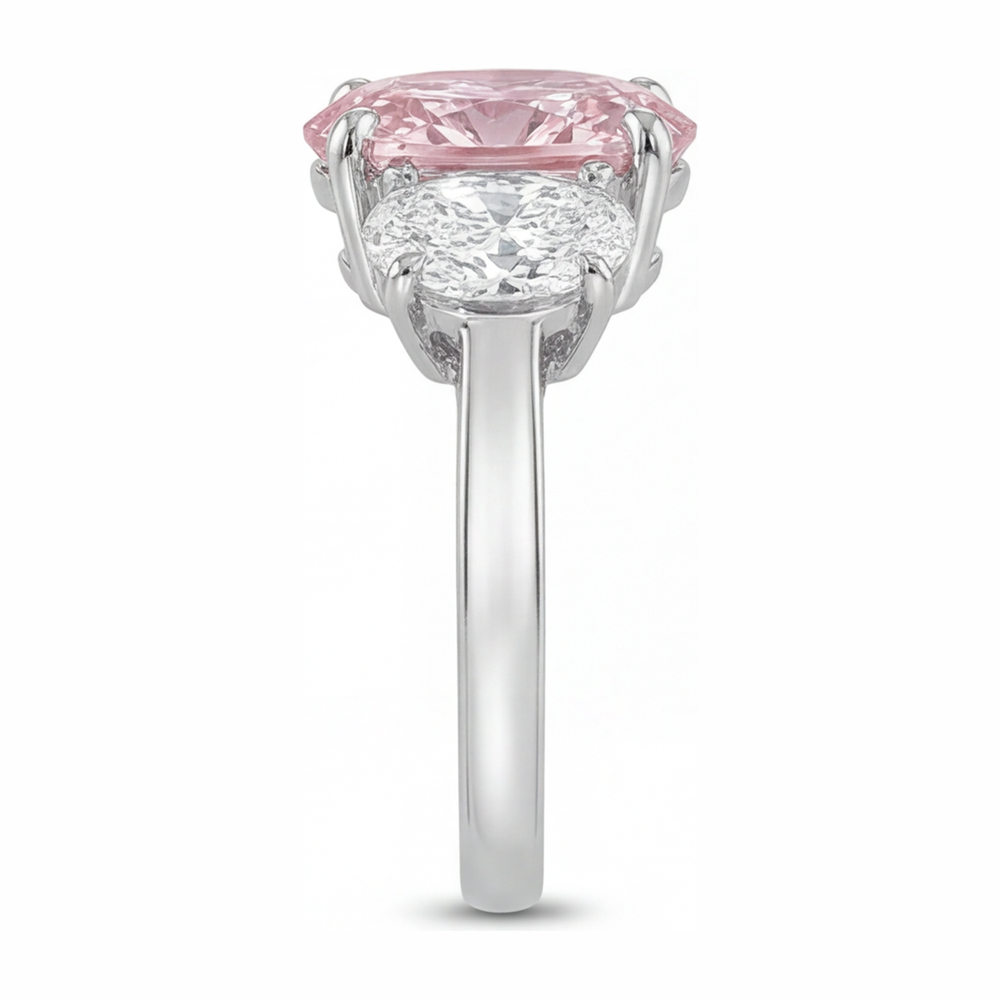 Anello di Fidanzamento Rosa con Diamante Ovale da Laboratorio da 2,5 Carati a Tre Pietre in Oro Bianco 14K