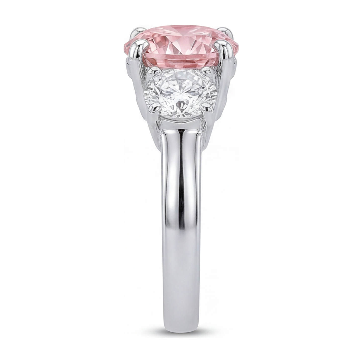 Anello di Fidanzamento con Diamante Rosa da Laboratorio da 2,5 Carati Taglio Rotondo a Tre Pietre in Oro Bianco 14K