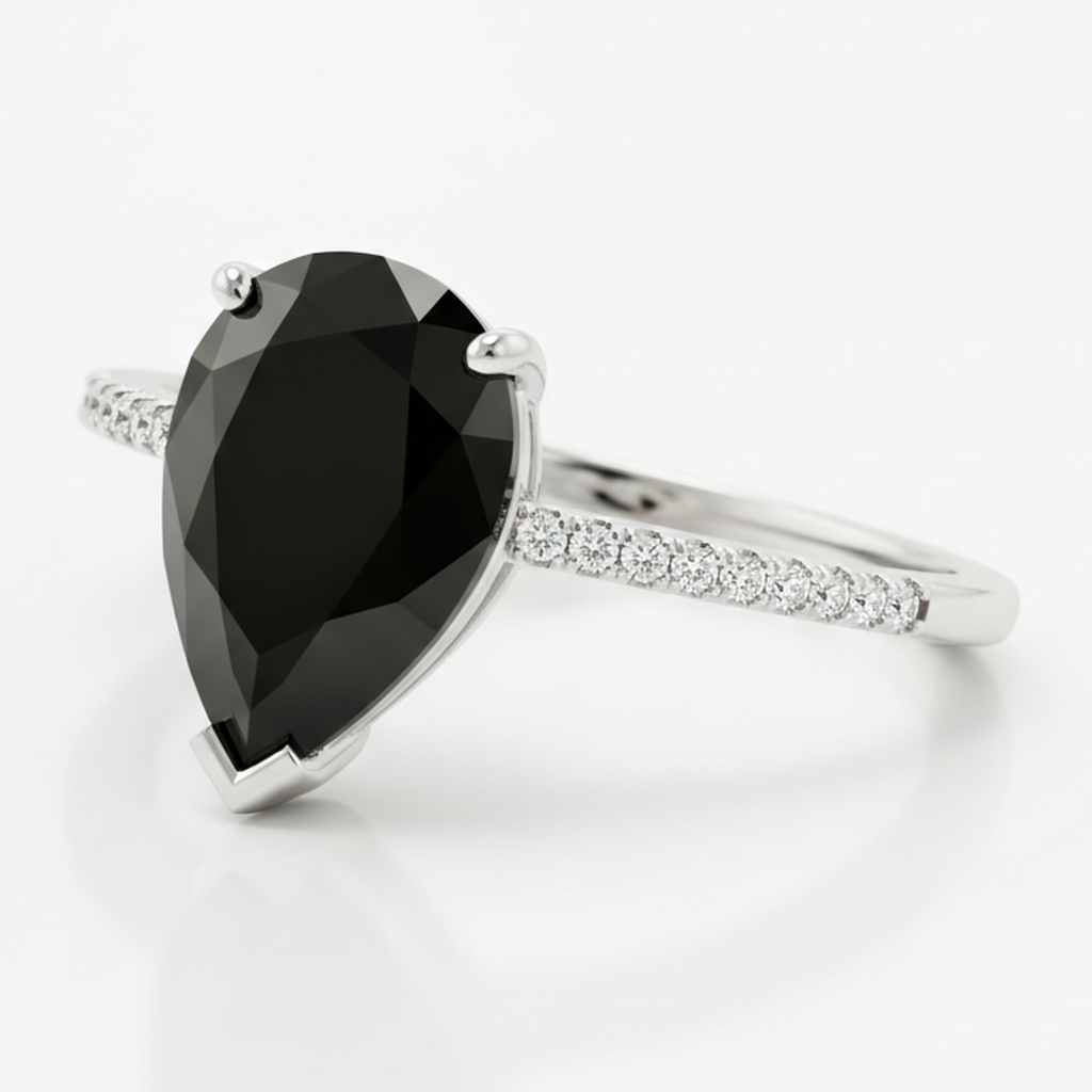 Anello Solitario con Diamante Nero Naturale a Goccia da 5 Carati e Pavé in Oro Bianco 14K