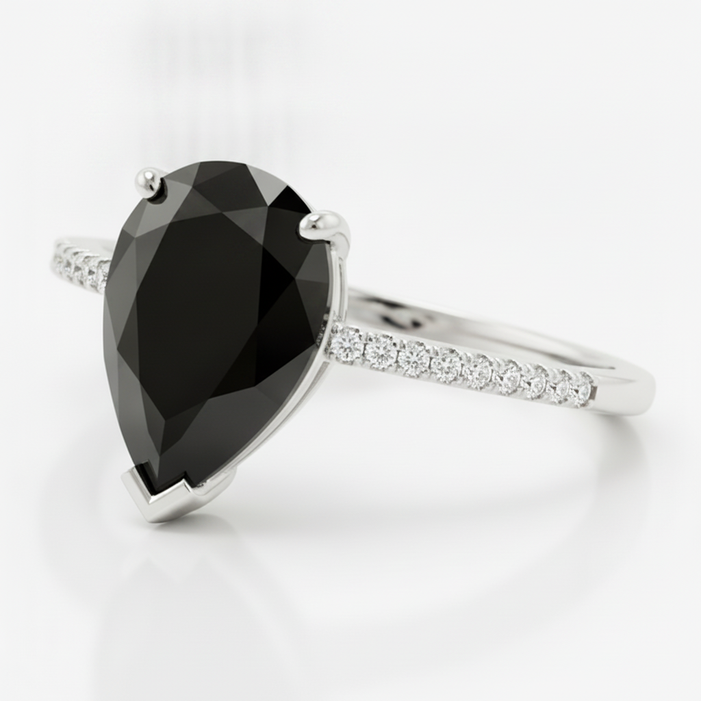 Anello Solitario con Diamante Nero Naturale a Goccia da 5 Carati e Pavé in Oro Bianco 14K