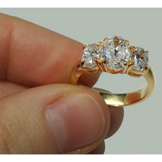 2.80 Ct.  Anello Di Fidanzamento Con Tre Pietre Ovali Con Genuino Diamanti In Oro Giallo 14K