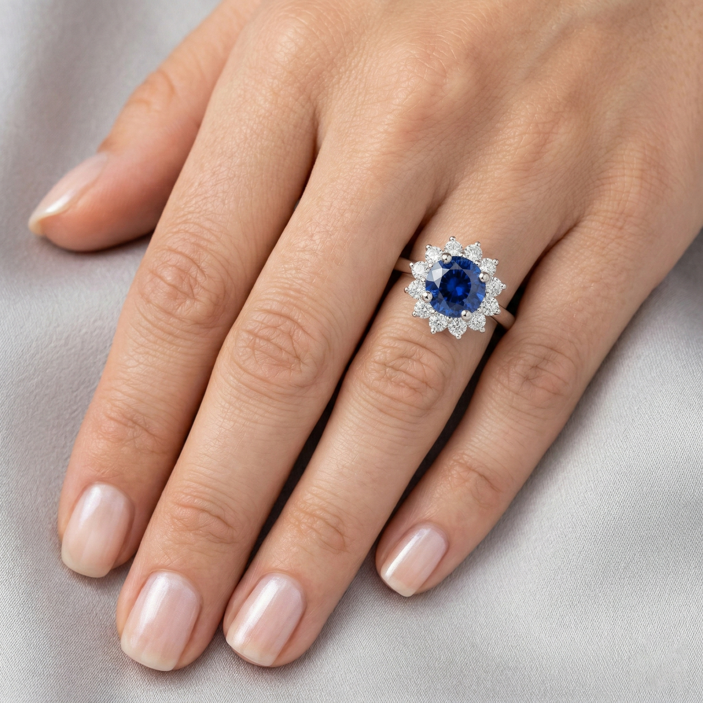 2,20 carati rotondo zaffiro di Ceylon anello gioielli con diamanti oro bianco 14K